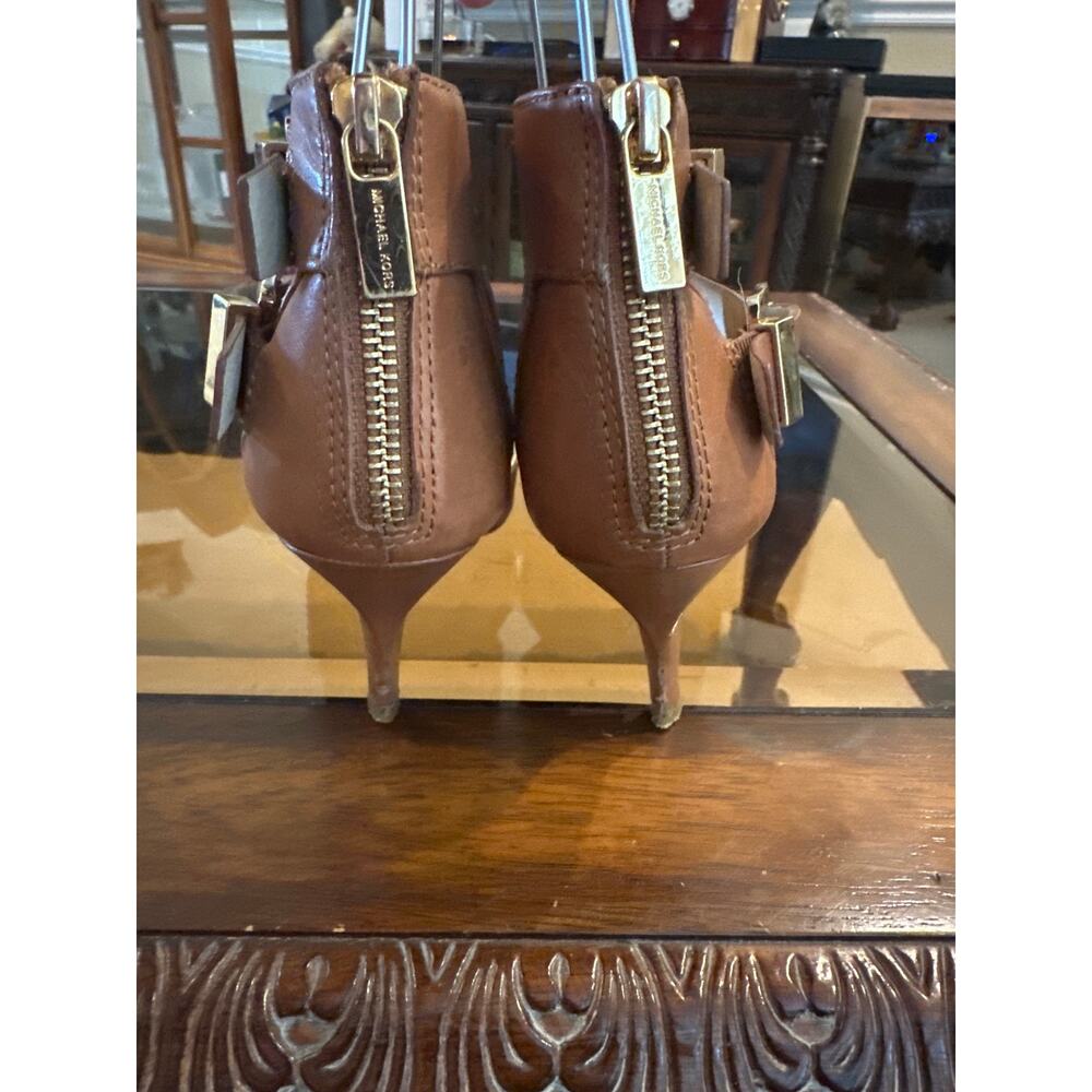 ⭐️ Michael Kors Tan Pointed Toe Tan Heels Size 6.5. Preppy. Corpcore. Career - Picture 4 of 5